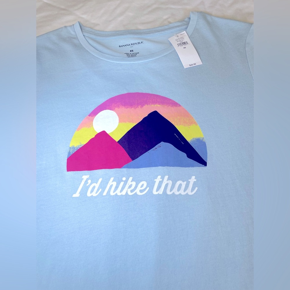 NWT Banana Republic Graphic Tee “I
d Hike That” in light/sky blue - Picture 3 of 4